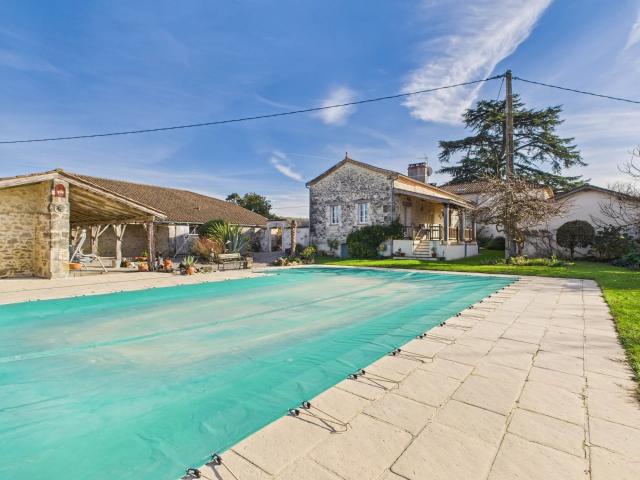 Maison 11 pièces 370 m²