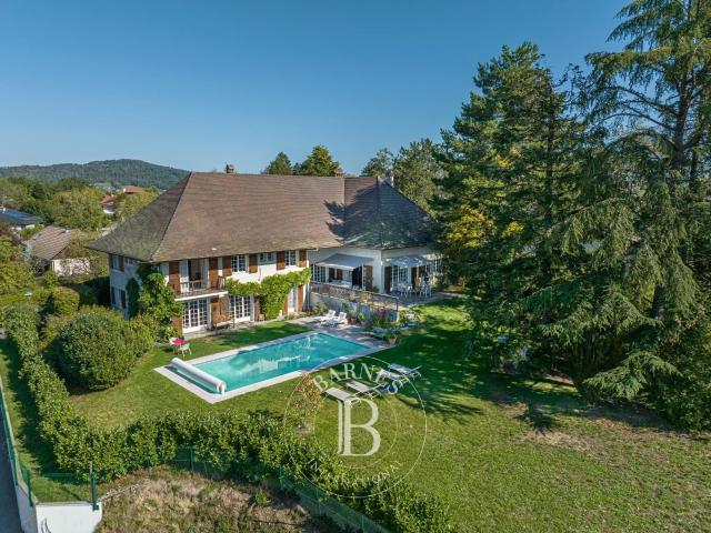 Maison 11 pièces 370 m²