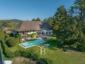 Maison 11 pièces 370 m²