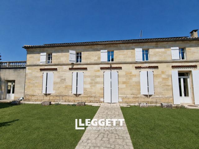 Maison 11 pièces 370 m²