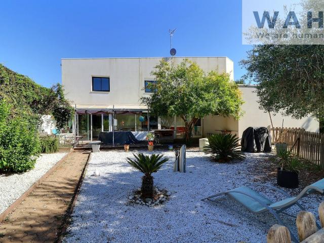 Maison 11 pièces 371 m²