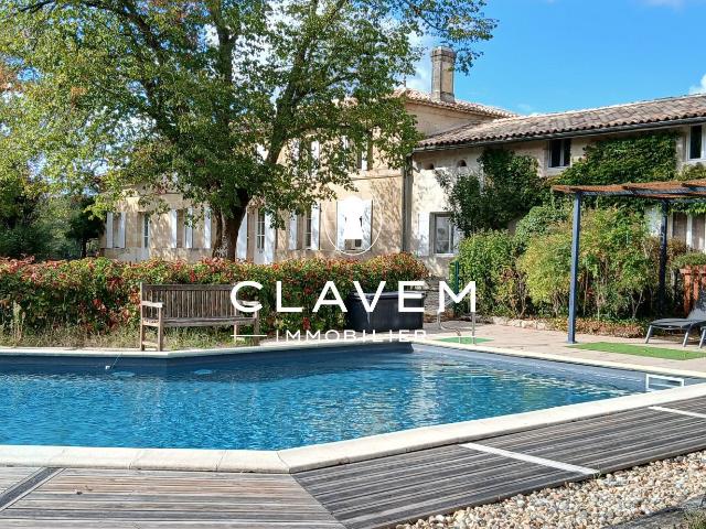 Maison 11 pièces 372 m²