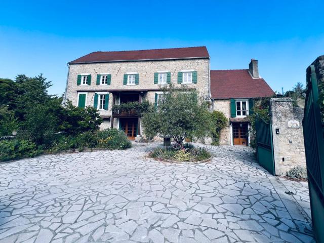 Maison 11 pièces 374 m²