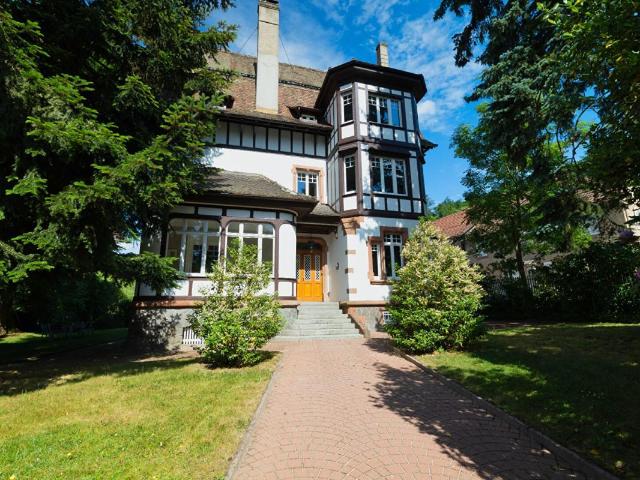 Maison 11 pièces 375 m²