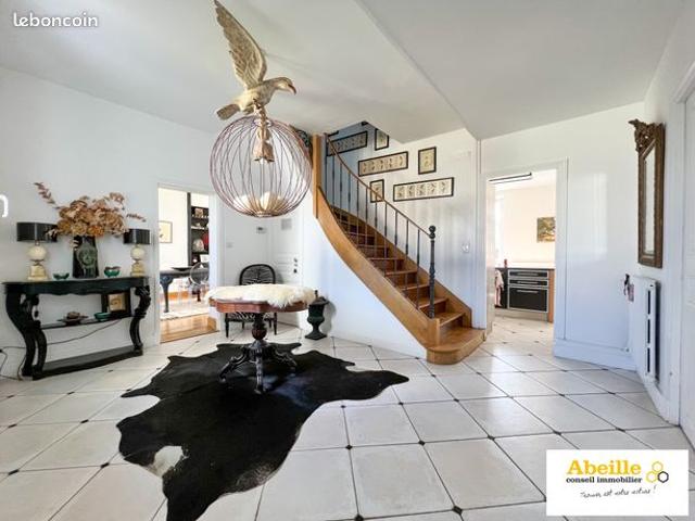 Maison 11 pièces 375 m²