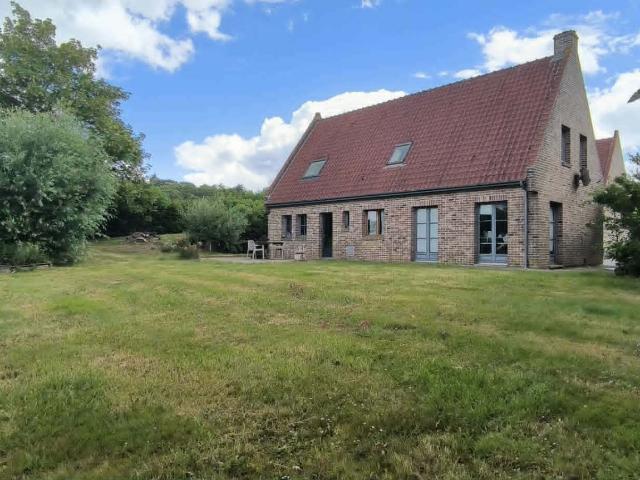 Maison 11 pièces 378 m²