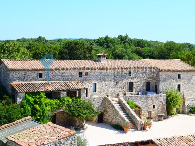 Maison 11 pièces 380 m²