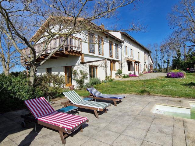 Maison 11 pièces 392 m²
