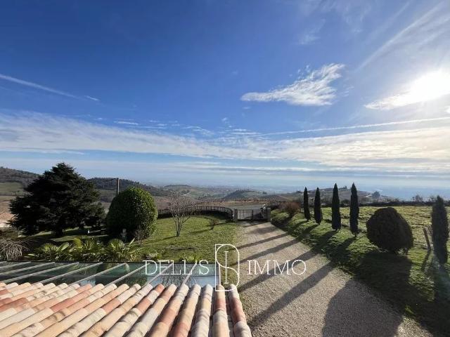 Maison 11 pièces 394 m²