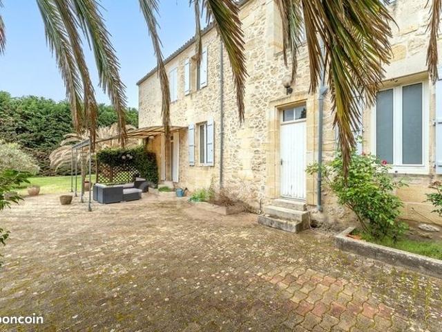 Maison 11 pièces 396 m²