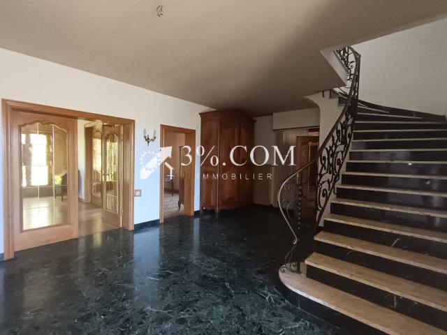 Maison 11 pièces 303 m²
