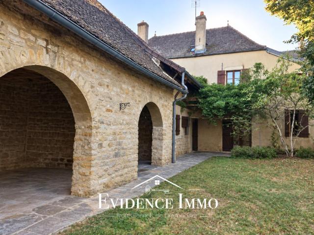 Maison 11 pièces 300 m²