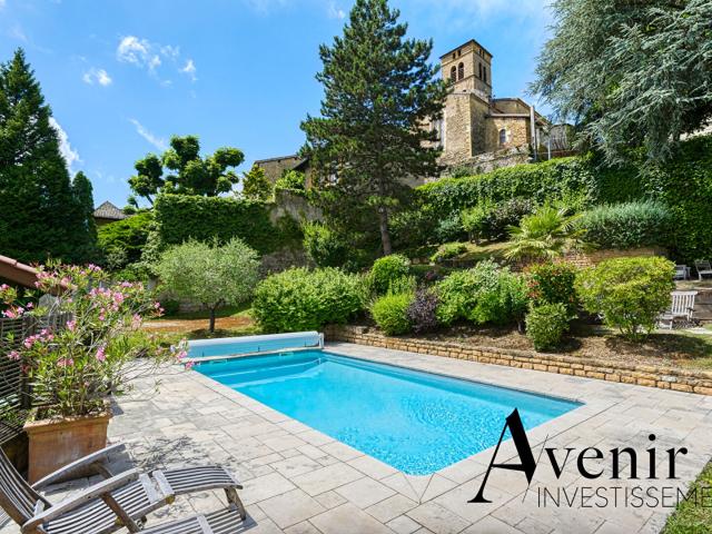Maison 11 pièces 300 m²
