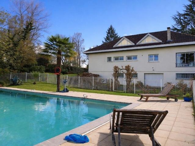 Maison 11 pièces 300 m²