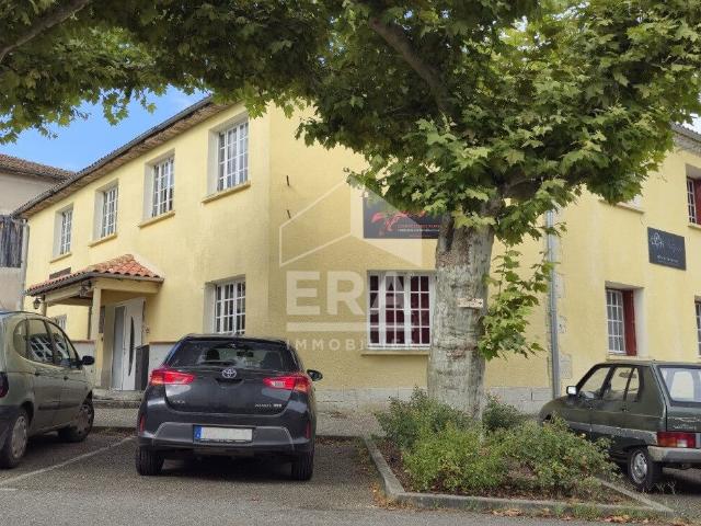 Maison 11 pièces 300 m²