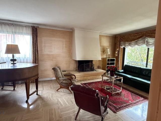 Maison 11 pièces 300 m²