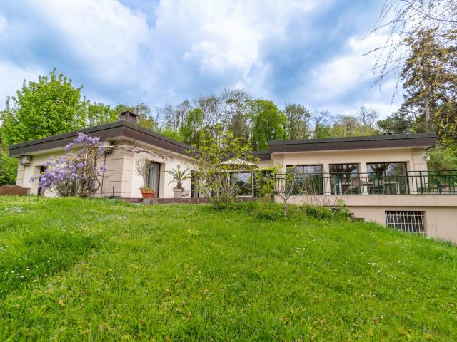 Maison 11 pièces 300 m²
