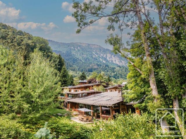 Maison 11 pièces 300 m²