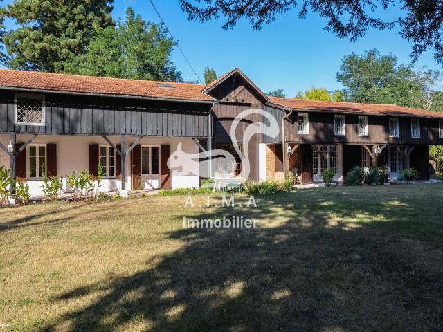 Maison 11 pièces 300 m²