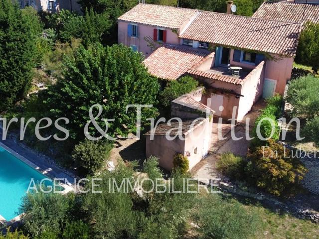 Maison 11 pièces 300 m²