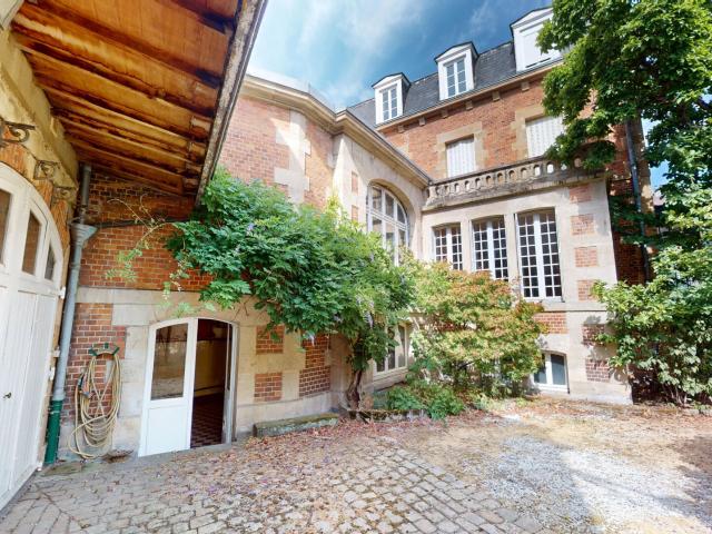 Maison 11 pièces 307 m²