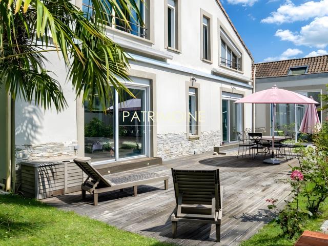 Maison 11 pièces 304 m²