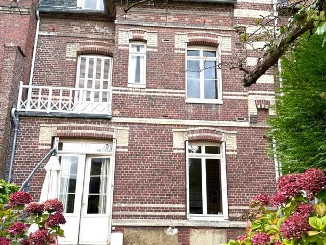 Maison 11 pièces 305 m²