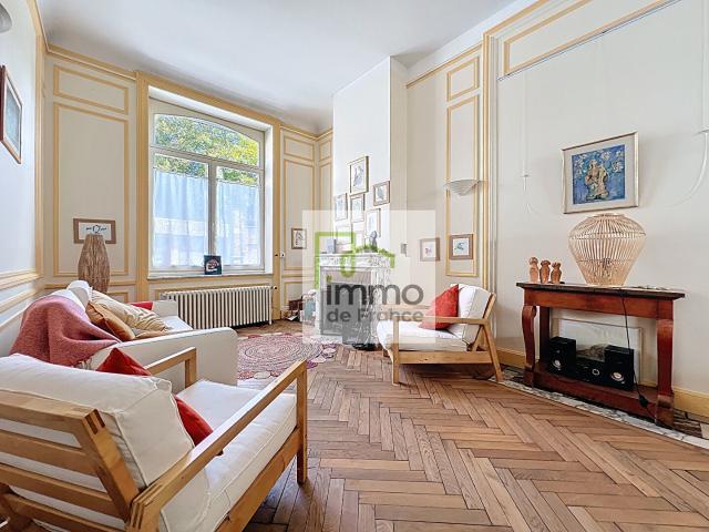 Maison 11 pièces 306 m²