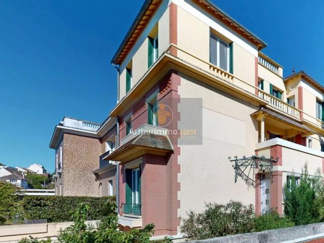 Maison 11 pièces 306 m²