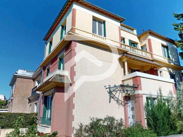 Maison 11 pièces 306 m²
