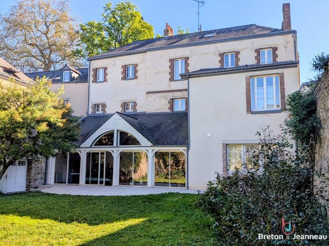 Maison 11 pièces 309 m²