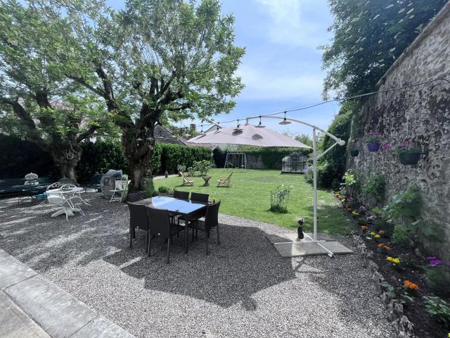 Maison 11 pièces 313 m²