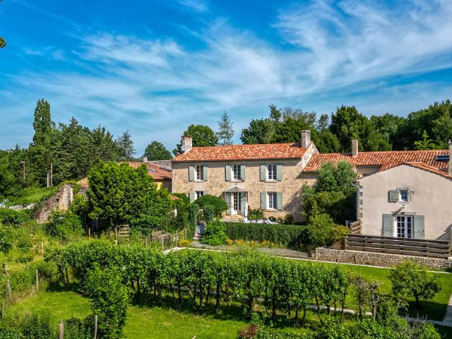 Maison 11 pièces 313 m²