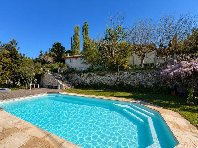 Maison 11 pièces 313 m²