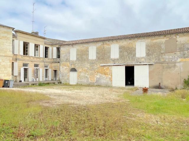 Maison 11 pièces 317 m²