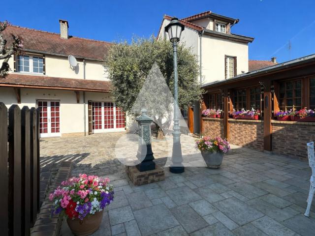 Maison 11 pièces 314 m²