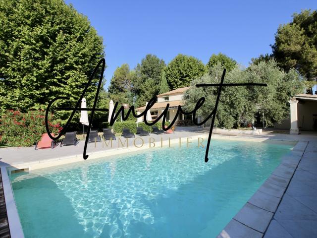 Maison 11 pièces 316 m²