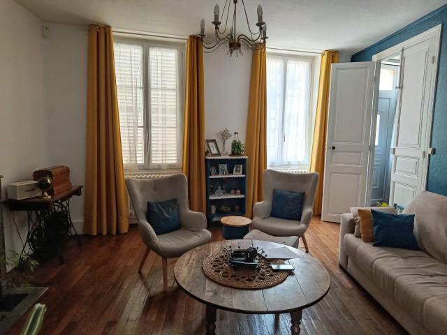Maison 11 pièces 316 m²