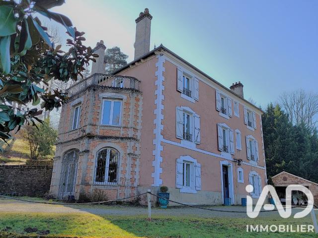Maison 11 pièces 318 m²