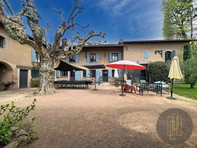Maison 11 pièces 320 m²