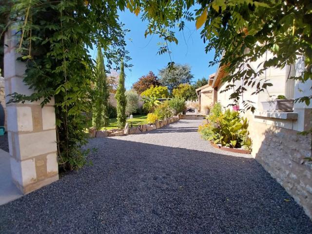 Maison 11 pièces 327 m²