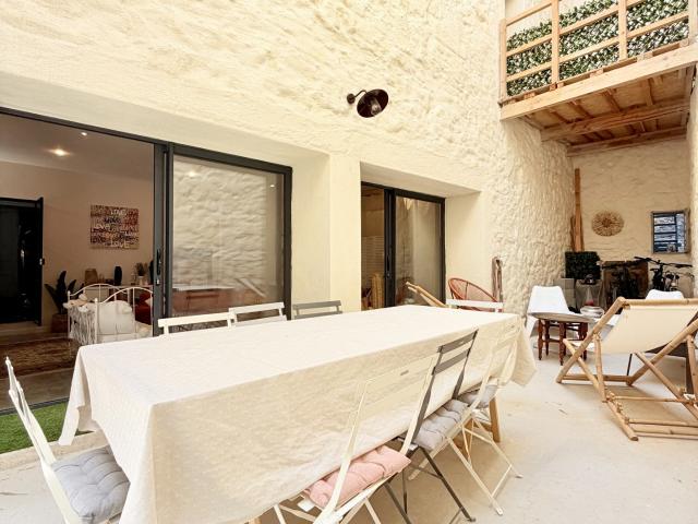 Maison 11 pièces 327 m²