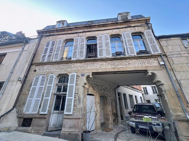 Maison 11 pièces 327 m²