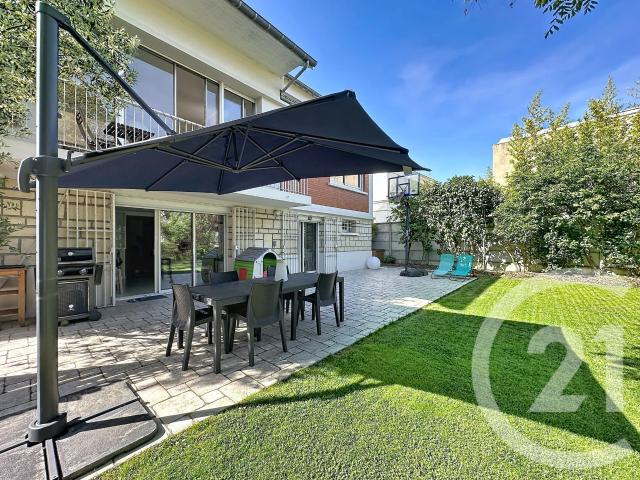 Maison 11 pièces 326 m²