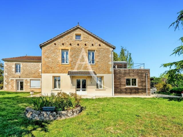 Maison 11 pièces 330 m²