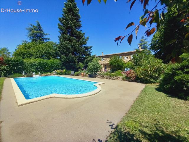Maison 11 pièces 330 m²
