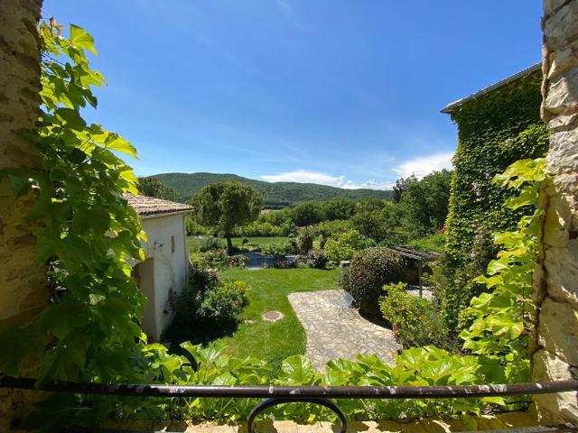 Maison 11 pièces 330 m²