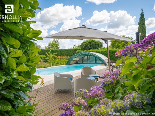 Maison 11 pièces 332 m²