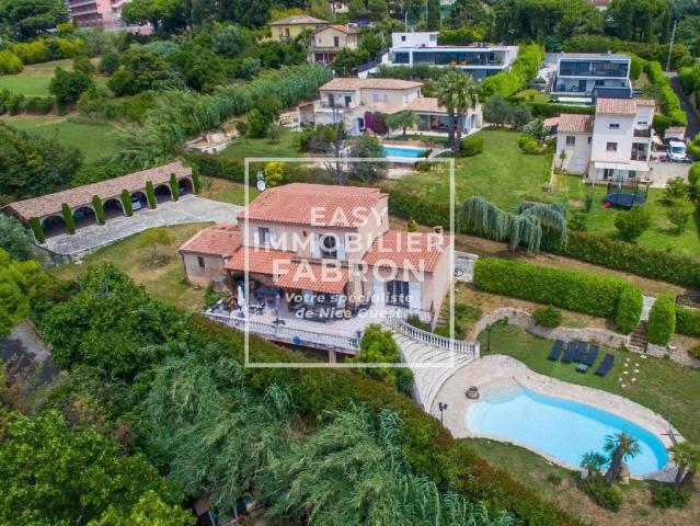 Maison 11 pièces 337 m²
