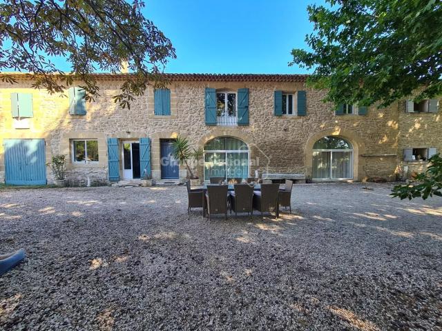 Maison 11 pièces 334 m²